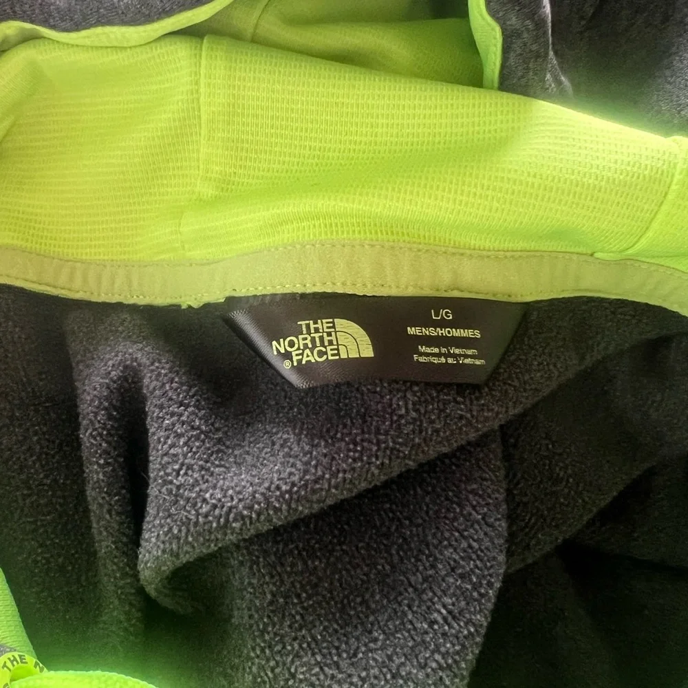North Face hoodie.  Like new.‎